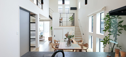 01 Features 夏涼しく冬暖かい暮らしがずっと続く高気密・高断熱、パッシブデザイン