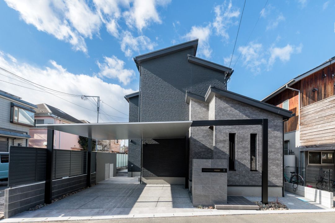 色味と素材にこだわった統一感のあるデザイン住宅